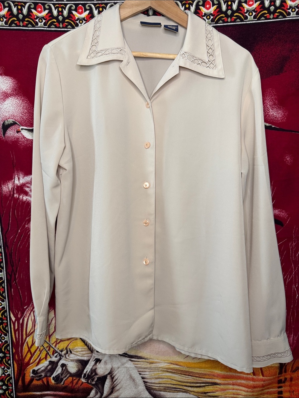 Laura Scott Cream Long-Sleeve Button-Down Shirt with Lattice Cutout Collar